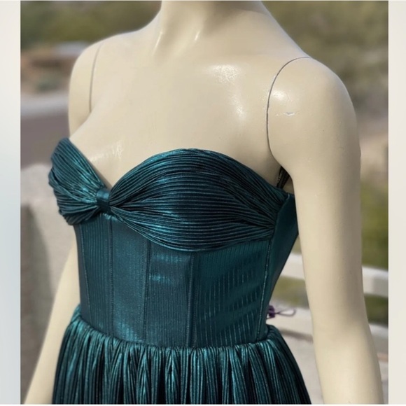 Bronx & Banco Florence Gown - Picture 5 of 7